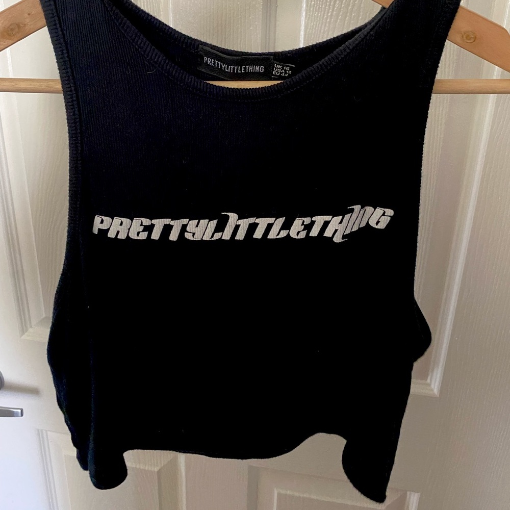 PRETTYLITTLETHING Cropped Top